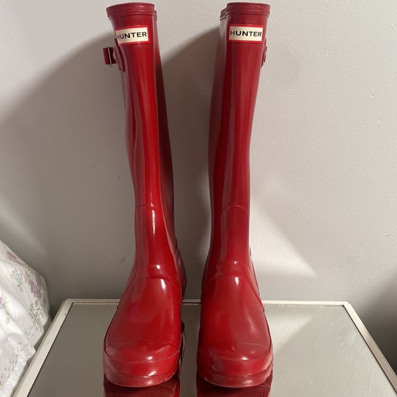 Hunter women's original tall gloss bright red knee high waterproof rain boots - Picture 2 of 13